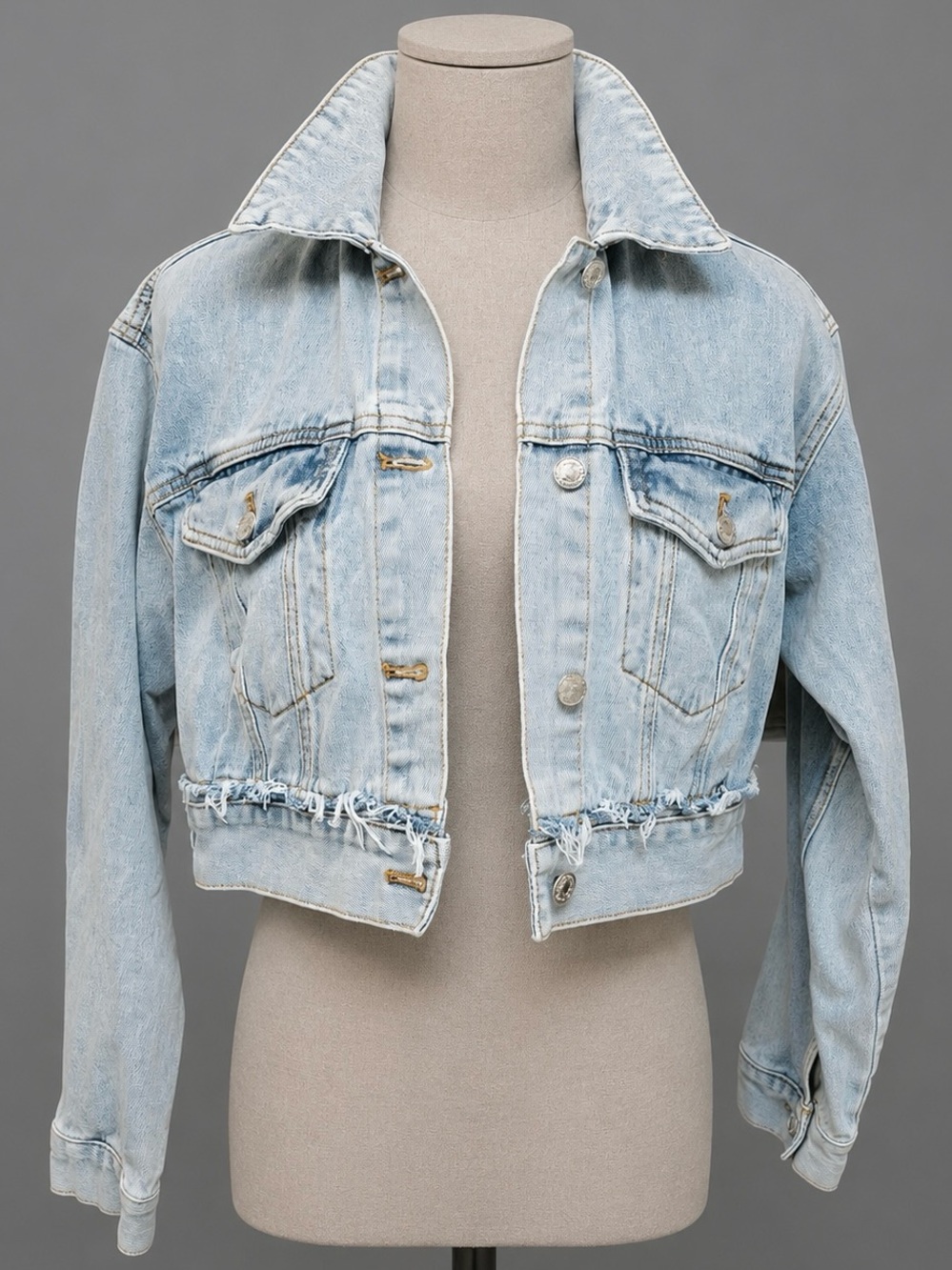 Forever 21 size S Coachella chic premium denim light wash cropped jean jacket